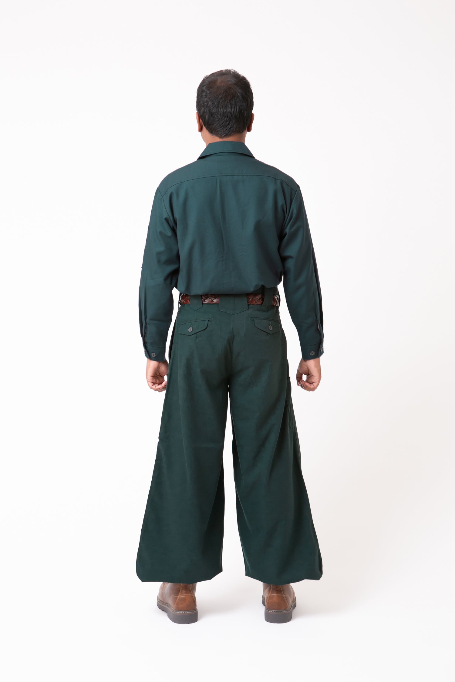Serge 23 Overshirt & Edo-Style Tobi Pants Set Dark green back