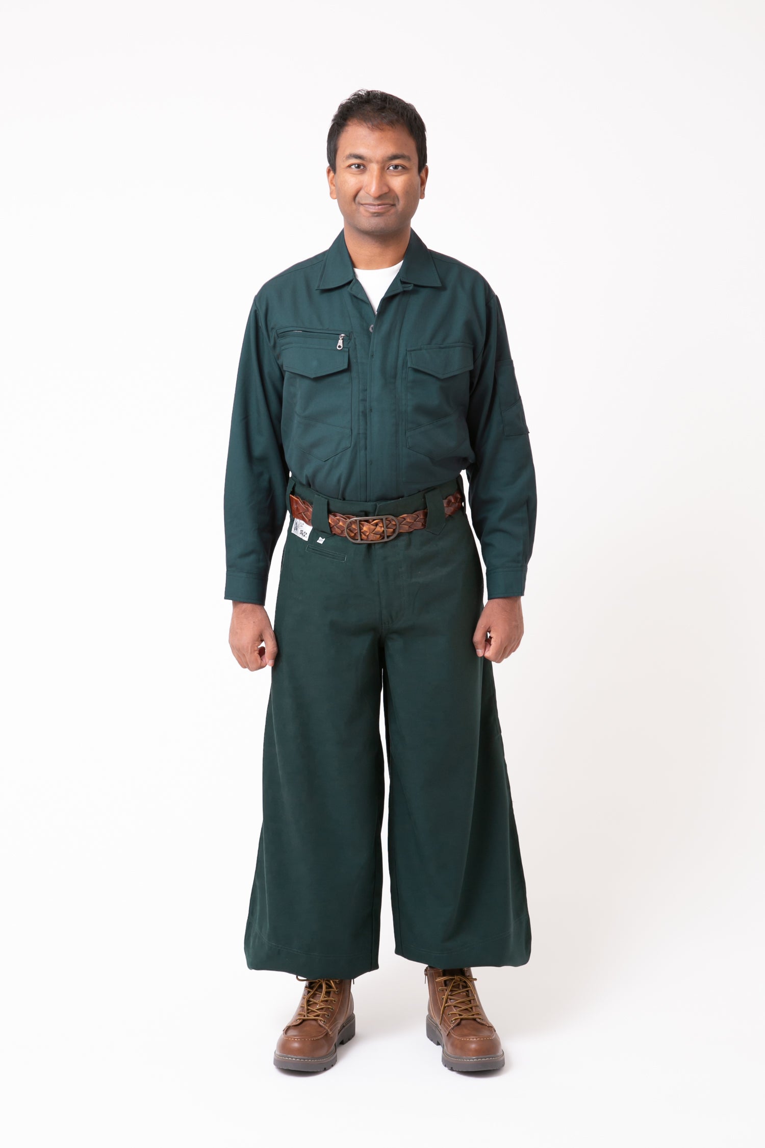 Serge 23 Overshirt & Edo-Style Tobi Pants Set Dark green front