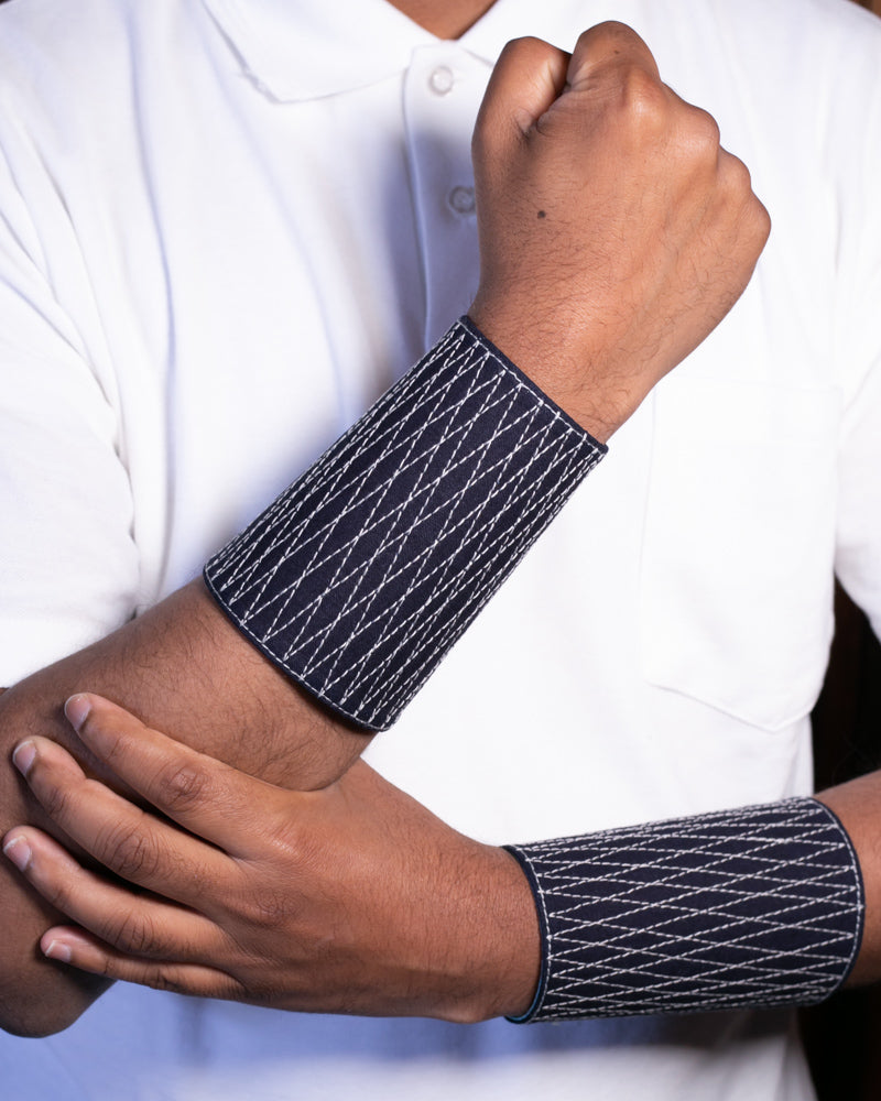 Silver Thread Teko Wristband 5 Clasp