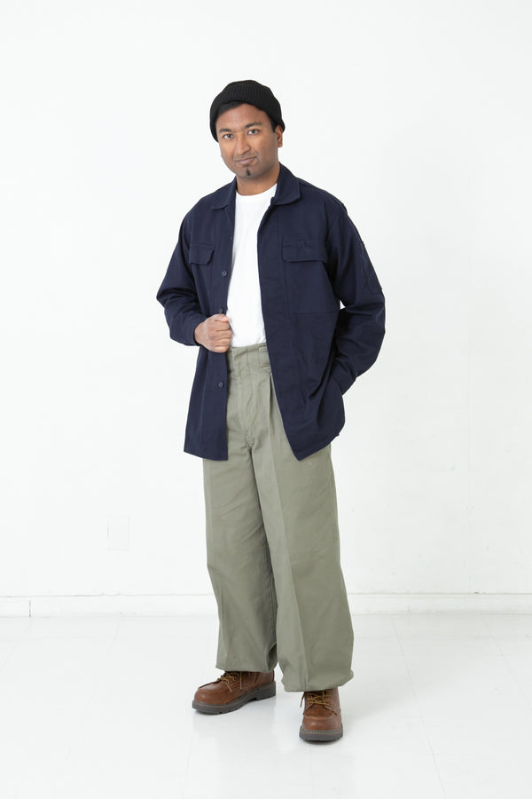 Regular Cotton 14 Nikka Pants - model