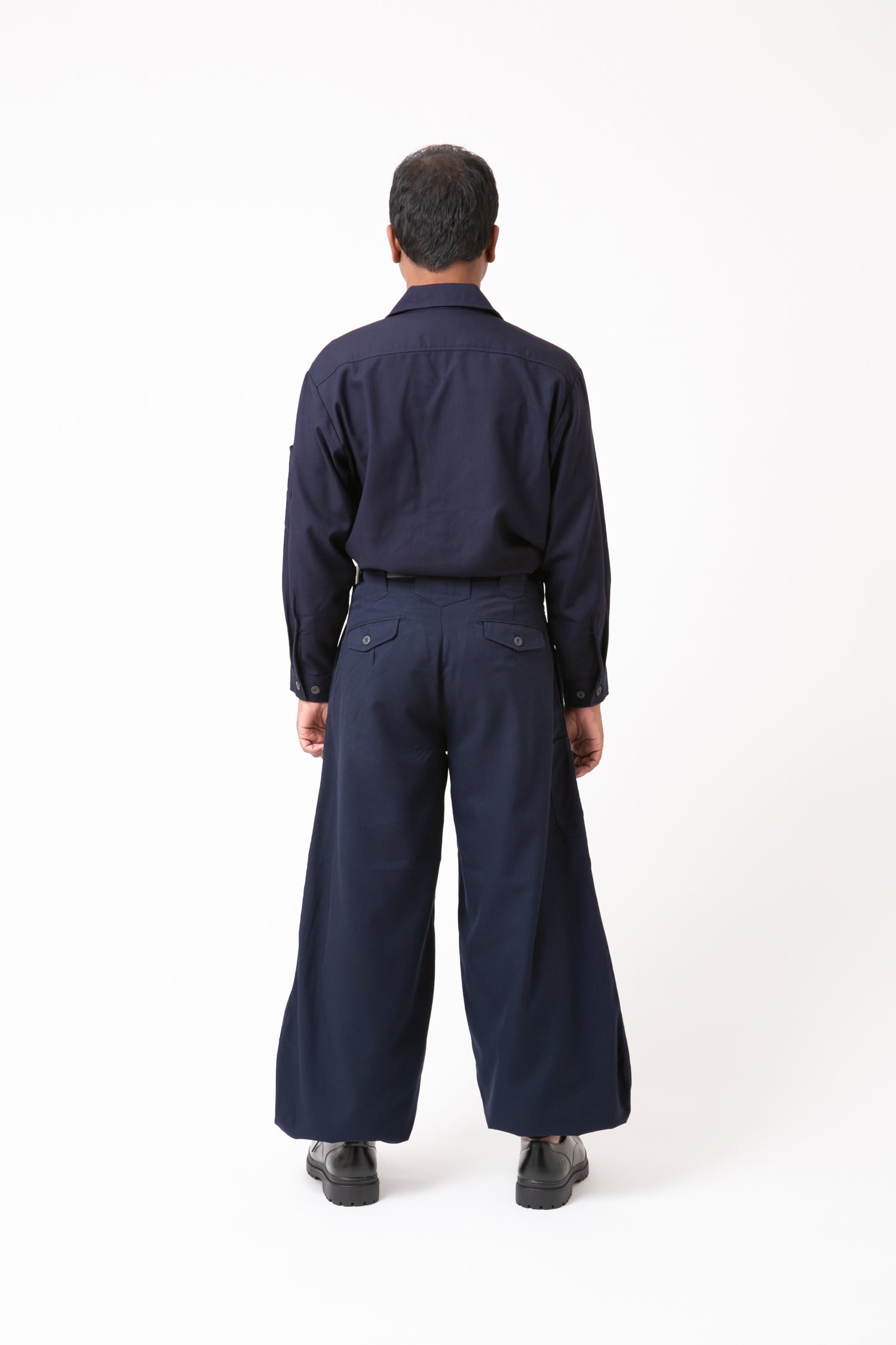 Serge 23 Overshirt & Edo-Style Tobi Pants Set Navy blue back