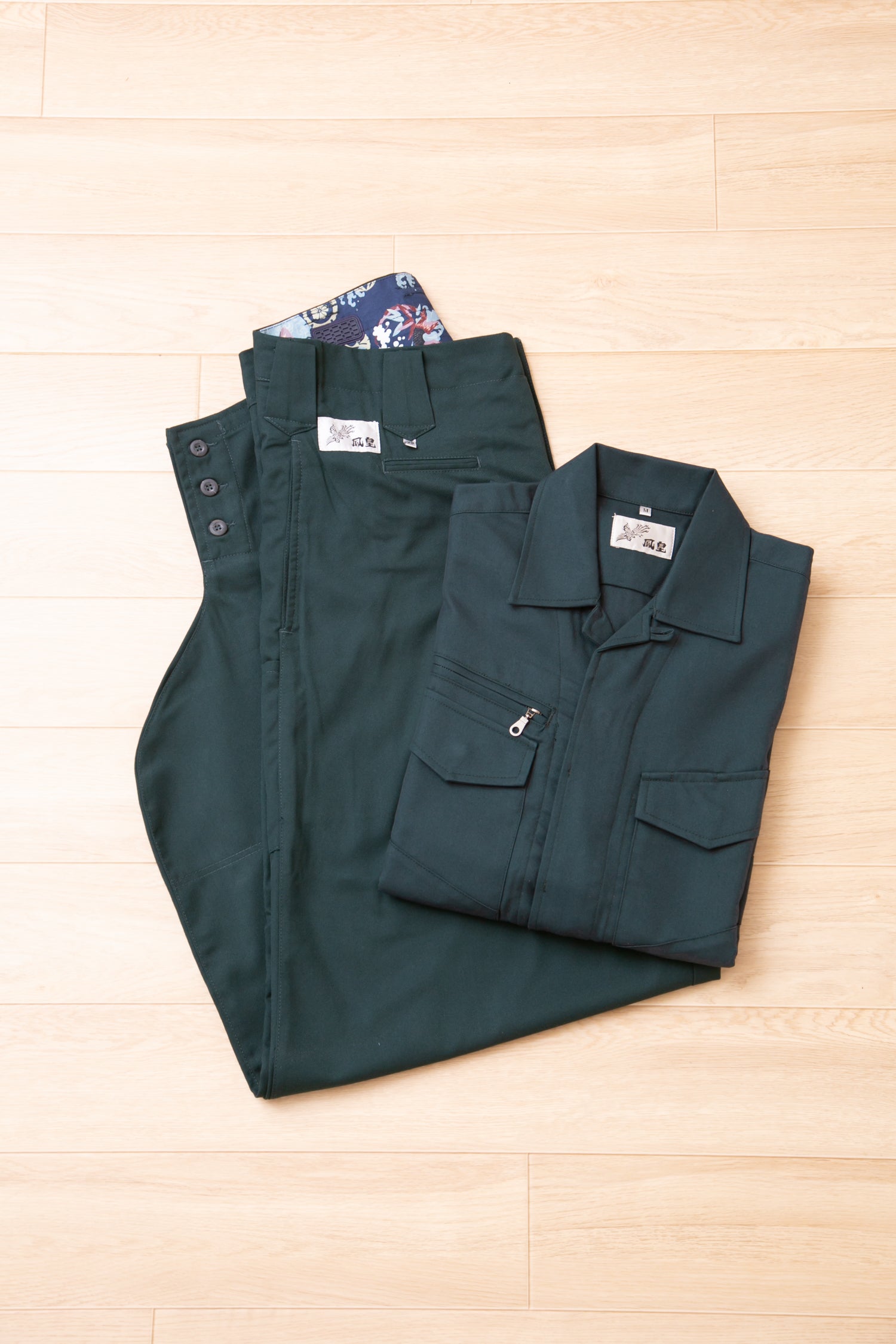 Serge 23 Overshirt & Edo-Style Tobi Pants Set Dark green flat